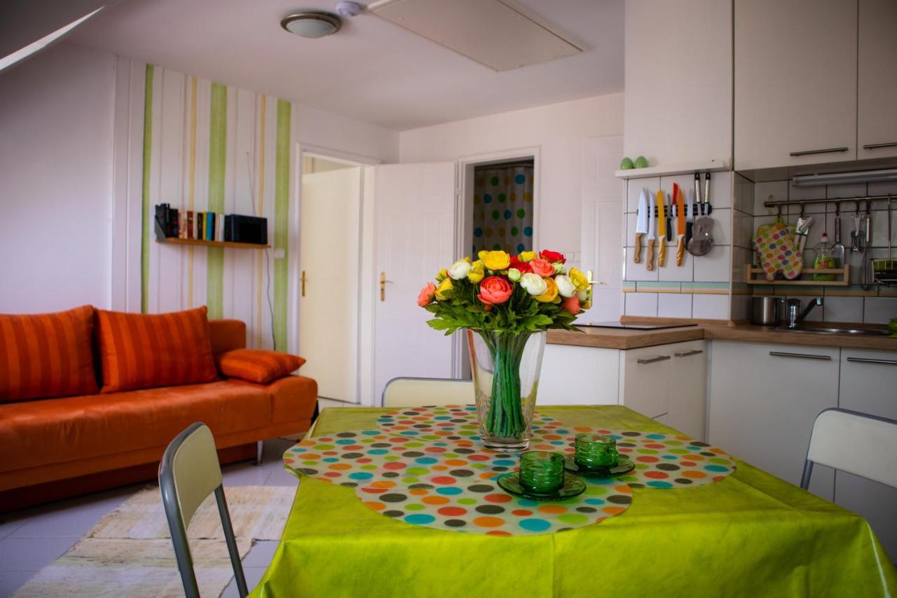 Nefelejcs Apartmanház Gyenesdiás Esterno foto