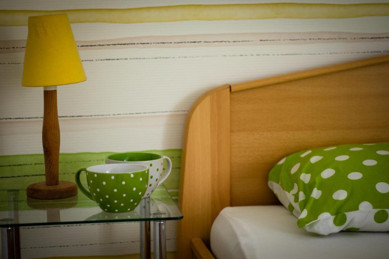 Nefelejcs Apartmanház Gyenesdiás Esterno foto