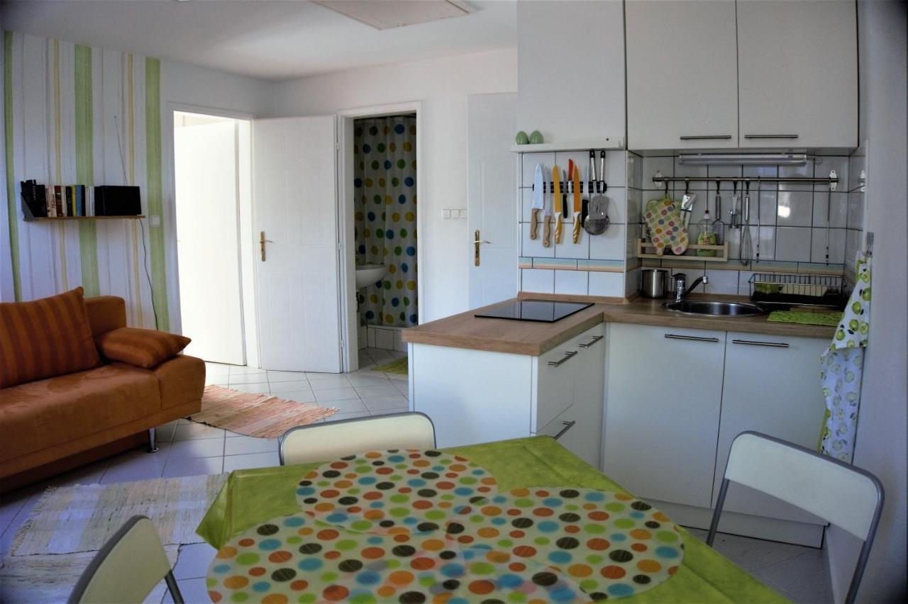 Nefelejcs Apartmanház Gyenesdiás Esterno foto