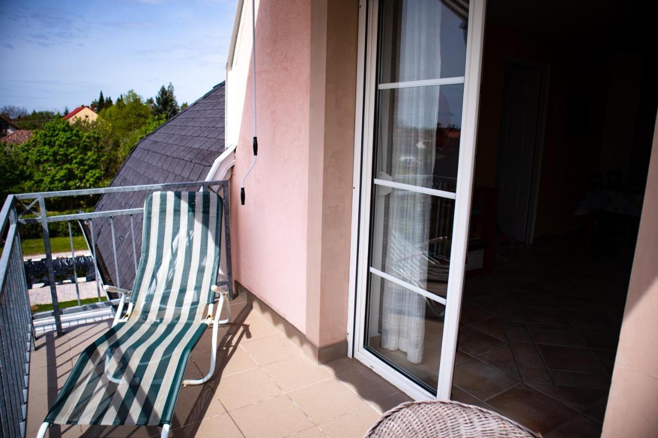 Nefelejcs Apartmanház Gyenesdiás Esterno foto