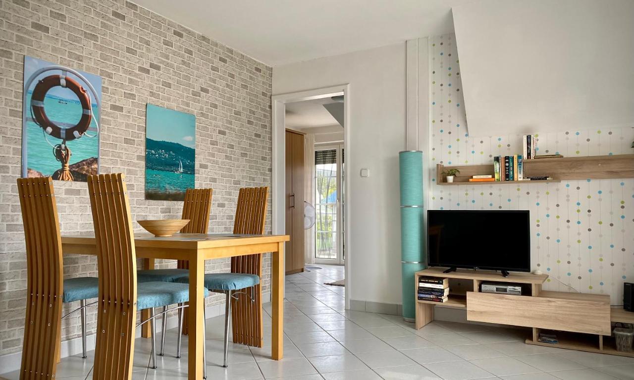 Nefelejcs Apartmanház Gyenesdiás Esterno foto