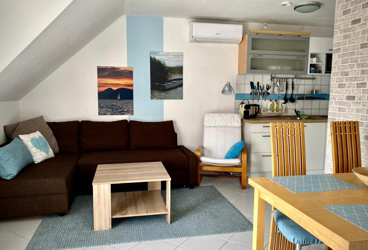 Nefelejcs Apartmanház Gyenesdiás Esterno foto